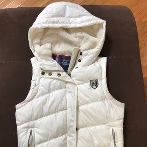 American Eagle Puffer Vest
